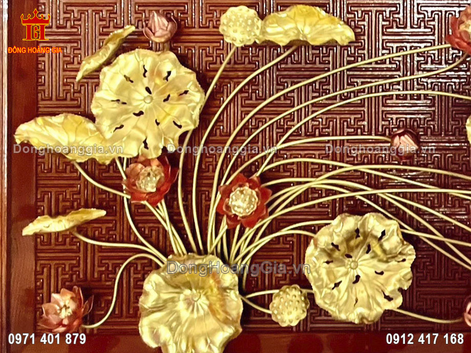 Từng đường nét trên bức tranh được chế tác tỉ mỉ và tinh xảo nhất